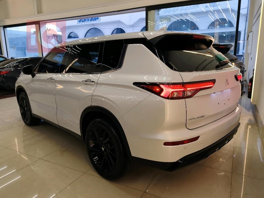 ميتسوبيشي اوتلاندر